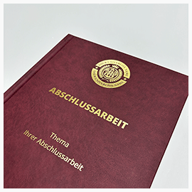 Abschlussarbeiten im Hardcover Kunstleder Bordeauxrote Bindemappe mit Coverdruck in Gold